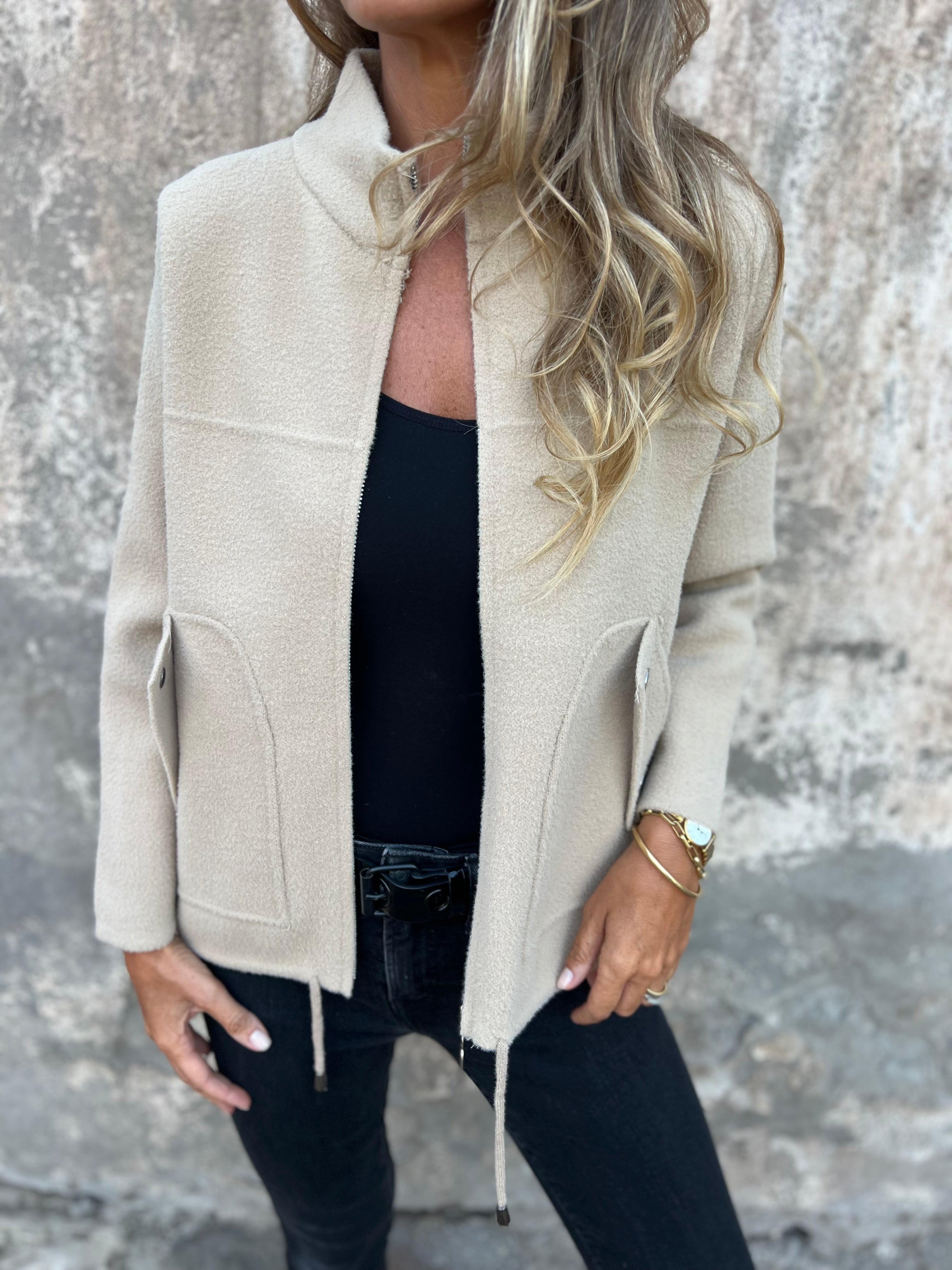Amalyn™ | Veste Élégante pour Femme à Taille Ajustable